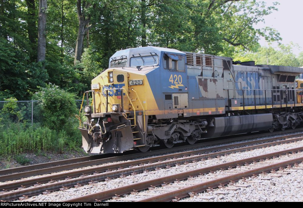 CSX 420 leading M404